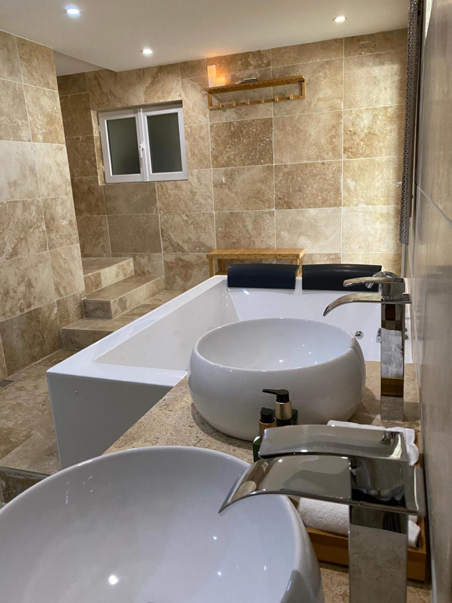 O Bain Soleil Bed and Breakfast Bourg-Saint-Andéol Εξωτερικό φωτογραφία